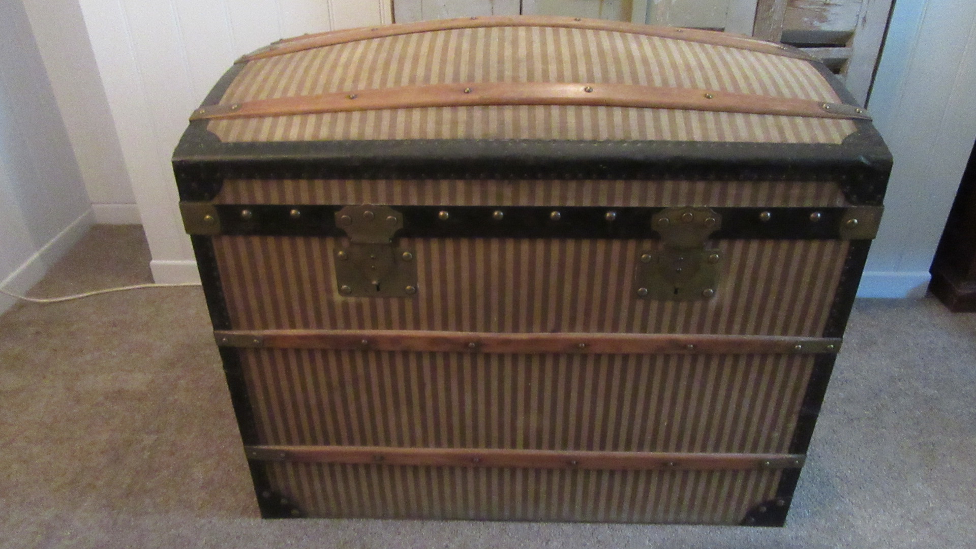 ANTIQUE FRENCH TRAVELLING TRUNK